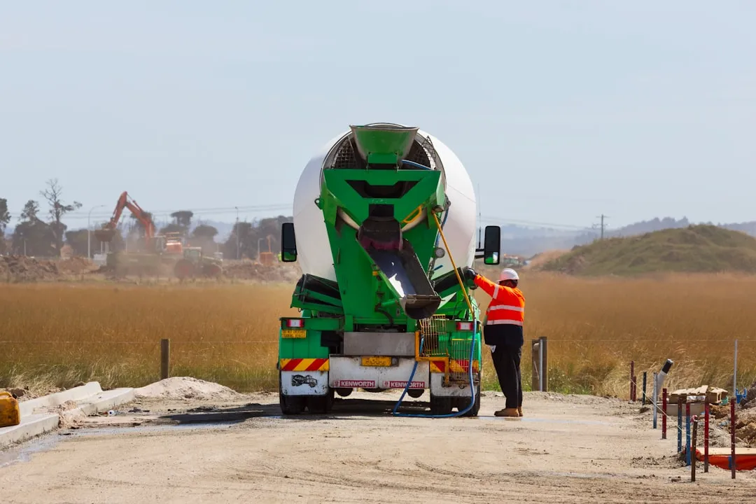 Beton storten met een professionele betonpomp op een bouwplaats